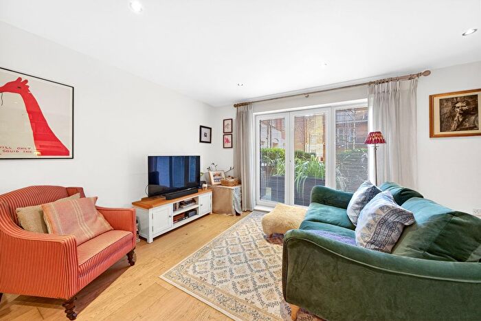 1 Bedroom Flat For Sale In Lurline Gardens, Drapers Court, SW11