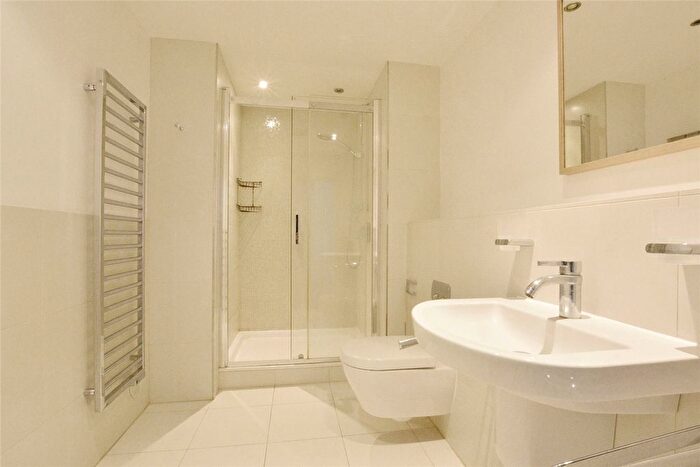 3 Bedroom Flat To Rent In Norman Road, London, SE10