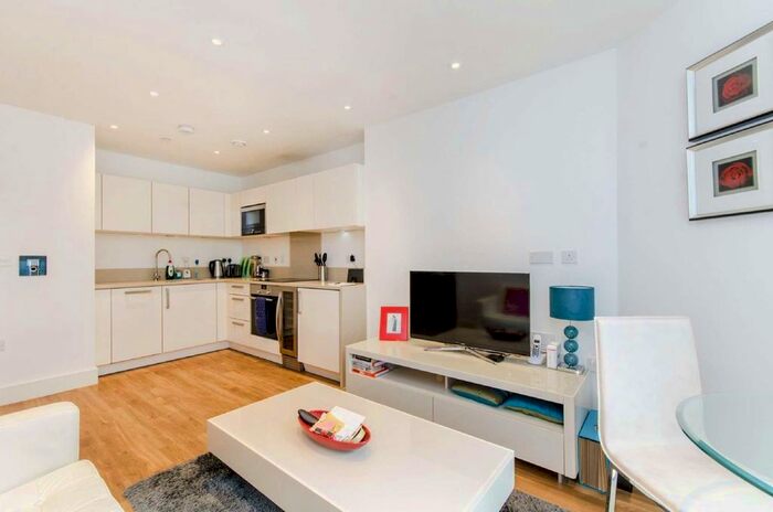 Studio To Rent In Queensland Road, London, N7