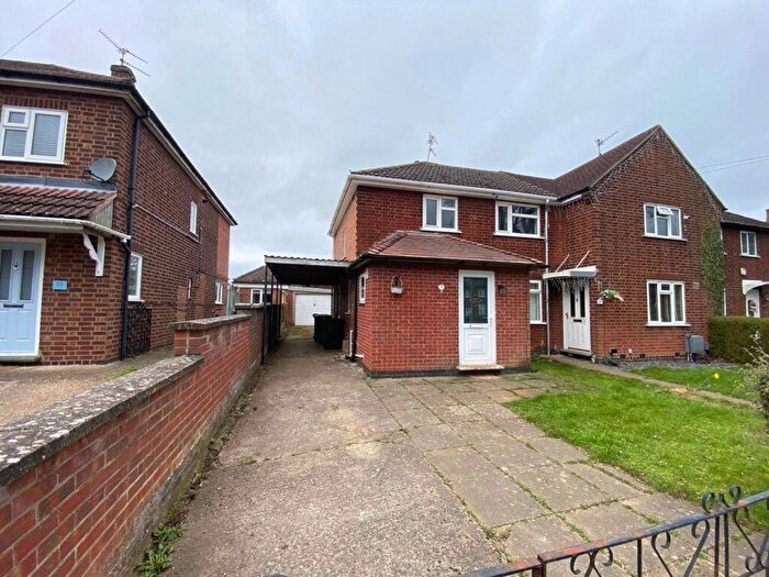 3 Bedroom Terraced House To Rent In Rowlett Road, NN17