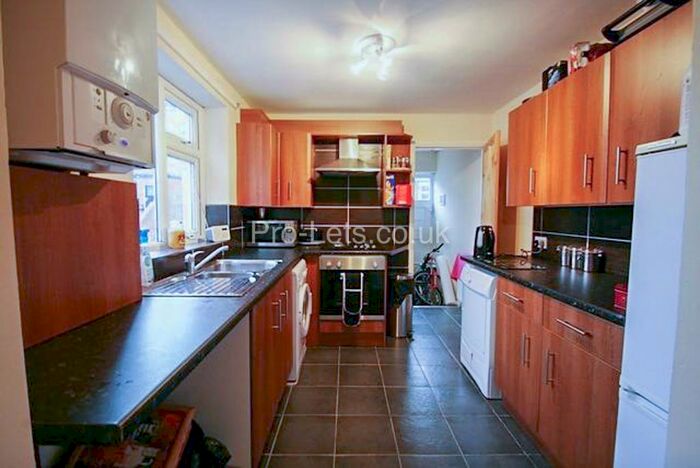 3 Bedroom Flat To Rent In King John Terrace, Heaton, Newcastle Upon Tyne, NE6