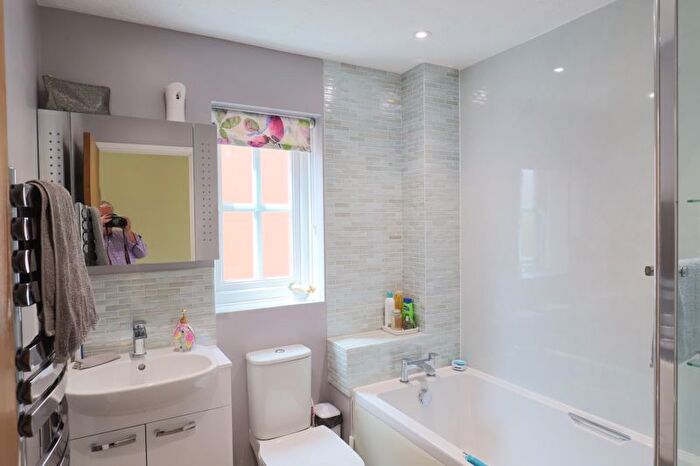 2 Bedroom End Of Terrace House For Sale In Oak Close, Exminster, EX6