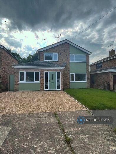 4 Bedroom Detached House To Rent In Rookery Close, Lowestoft, NR33