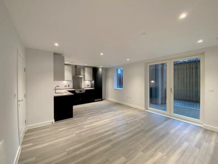 2 Bedroom Flat To Rent In St Johns Road, Watford, WD17