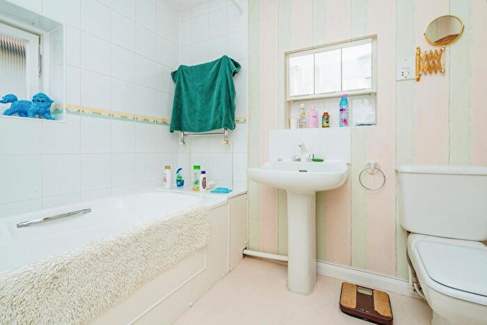 4 Bedroom Detached House For Sale In Dartnell Avenue, West Byfleet, Surrey, KT14