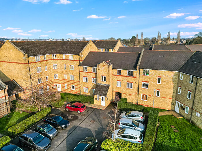 2 Bedroom Flat For Sale In Parkinson Drive, Chelmsford, CM1