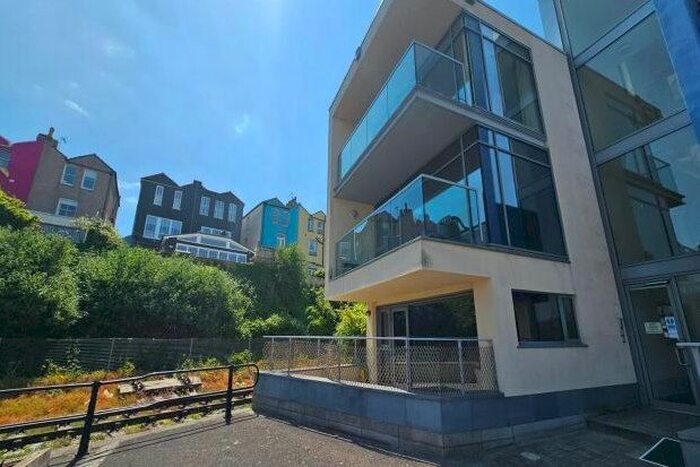 2 Bedroom Flat To Rent In Caledonian Road, Bristol, BS1