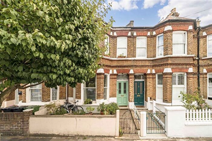 2 Bedroom Flat For Sale In Hadyn Park Road, Shepherds Bush, W12