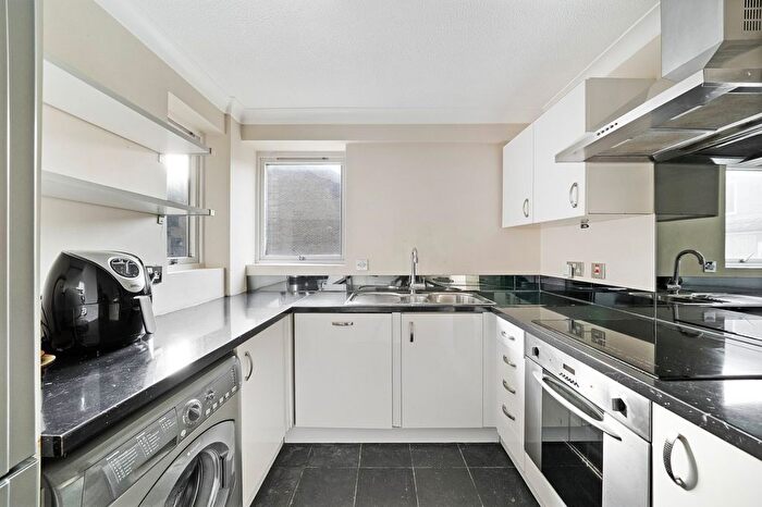2 Bedroom Flat To Rent In Back Church Lane, Tower Bridge, E1