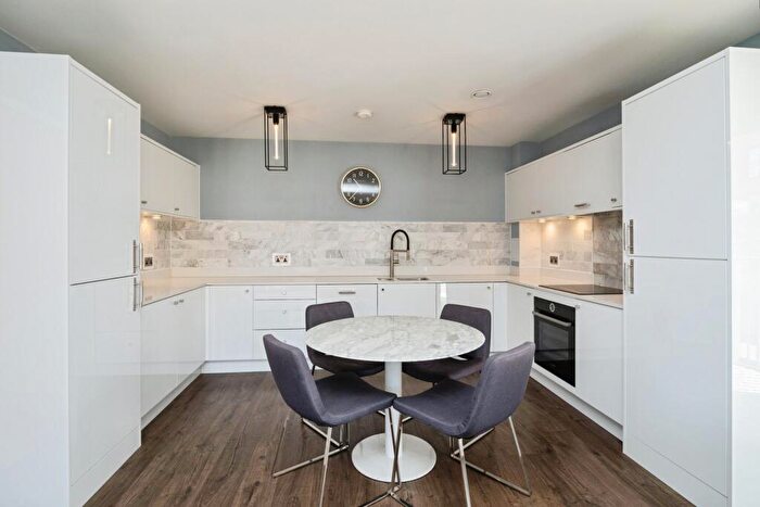 2 Bedroom Apartment For Sale In St. Clements Avenue, London, E3