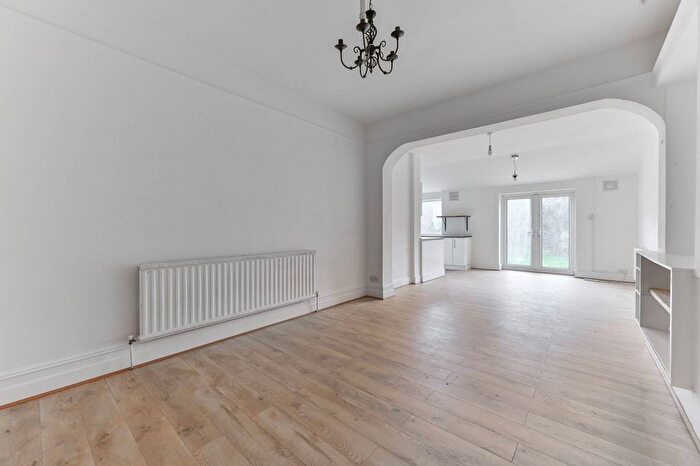 2 Bedroom Flat To Rent In Galpins Road, Norbury, Thornton Heath, CR7