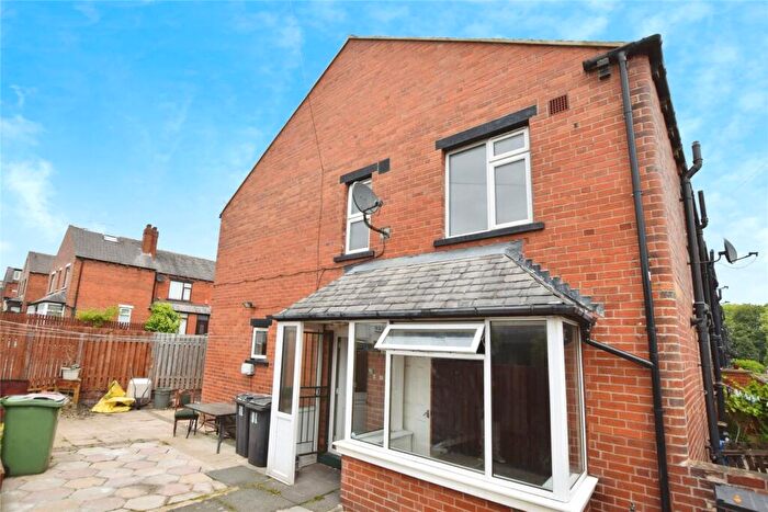3 Bedroom End Of Terrace House For Sale In Cross Flatts Grove, Leeds, West Yorkshire, LS11
