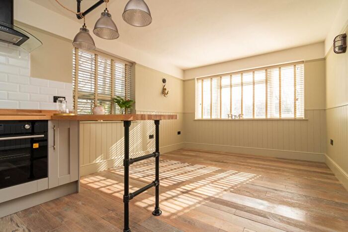 2 Bedroom Flat To Rent In Bournemouth Road, BH14