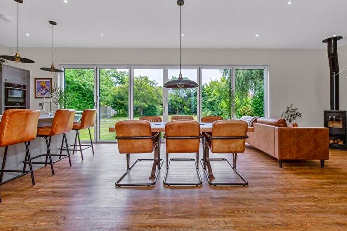 4 Bedroom Detached House For Sale In Castle Avenue, Havant, PO9