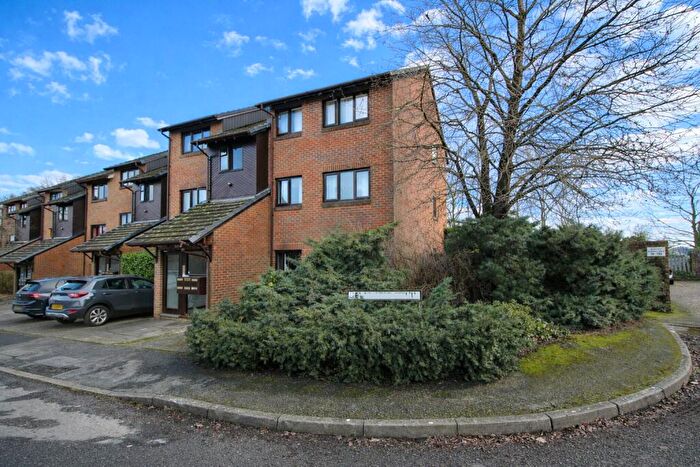2 Bedroom Apartment For Sale In Adams Way, Alton, Hampshire, GU34