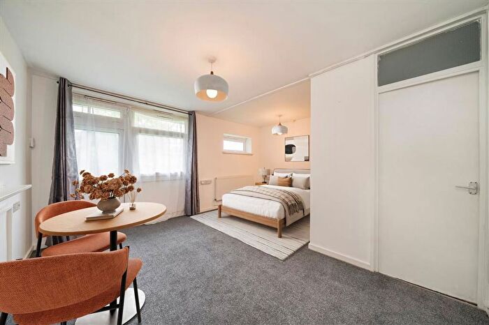 Studio To Rent In Baroness Road, Bethnal Green, E2