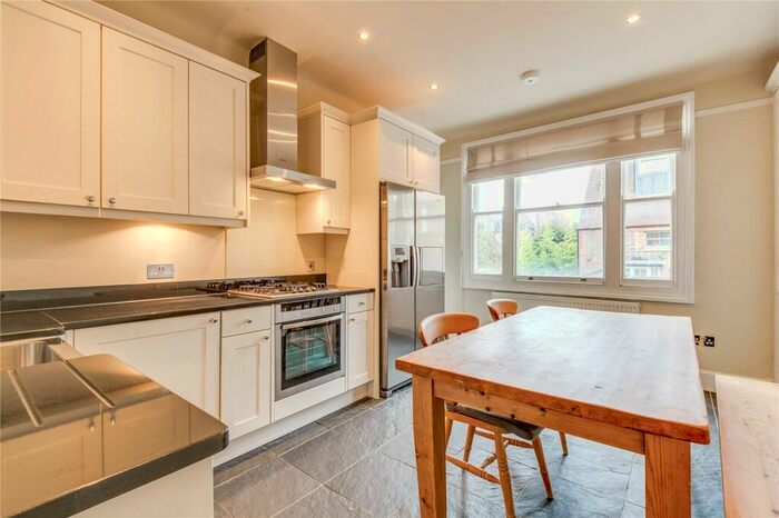 1 Bedroom Apartment To Rent In Bolingbroke Grove, SW11