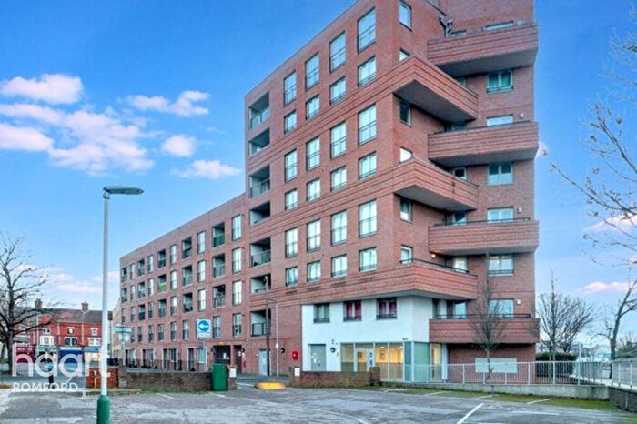 1 Bedroom Apartment For Sale In Angel Way, Romford, RM1
