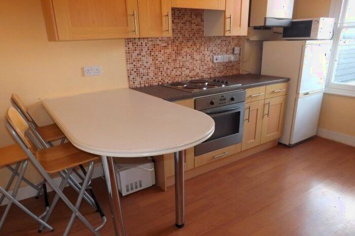 2 Bedroom Flat To Rent In Castle Road, Bedford, MK40