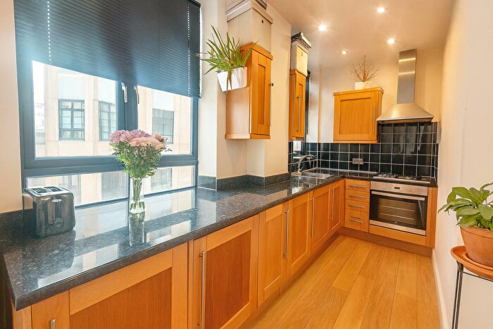 2 Bedroom Flat To Rent In Bradley House, St. Stephens Avenue, City Centre, BS1