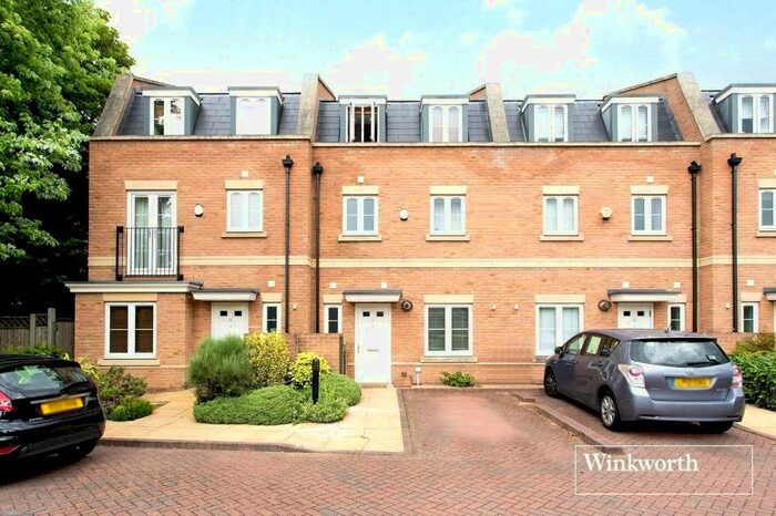 4 Bedroom Terraced House To Rent In Woodside Grange Road, Woodside Park, London, N12