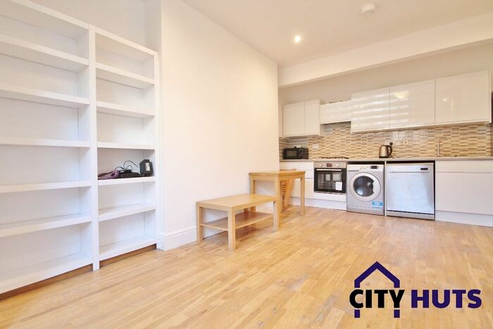3 Bedroom Flat To Rent In St. John's Grove, London, N19