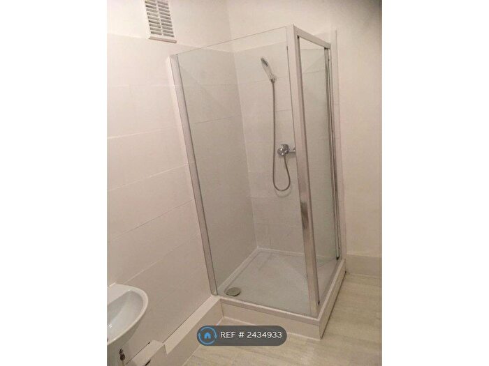 1 Bedroom Flat To Rent In Stockwell Green, London, SW9