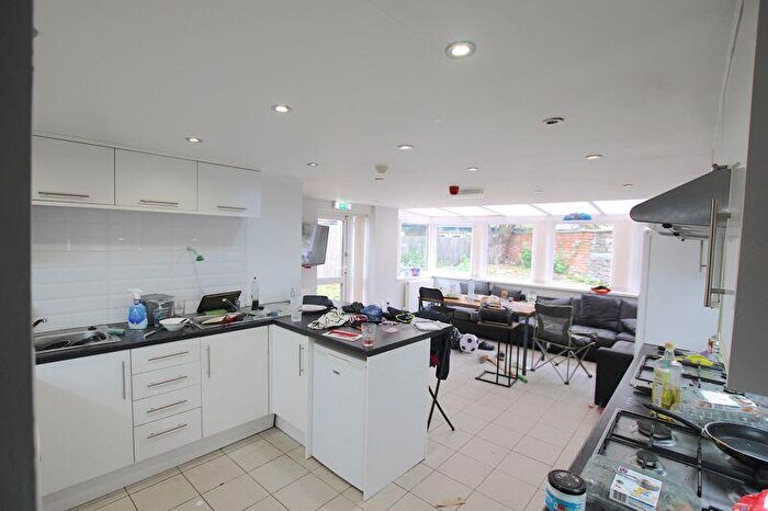 10 Bedroom Terraced House To Rent In Cathays Terrace, Cardiff, CF24