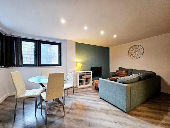 2 Bedroom Apartment To Rent In Velocity South City Walk Leeds, LS11