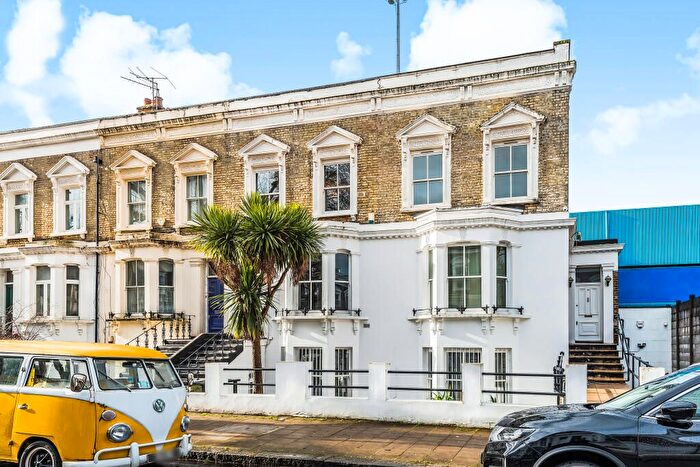 2 Bedroom Flat To Rent In Frithville Gardens, London, W12