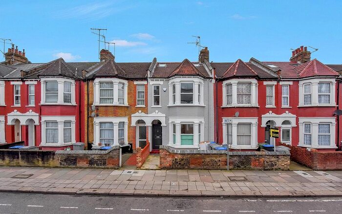 3 Bedroom Flat To Rent In Roundwood Road, London, NW10