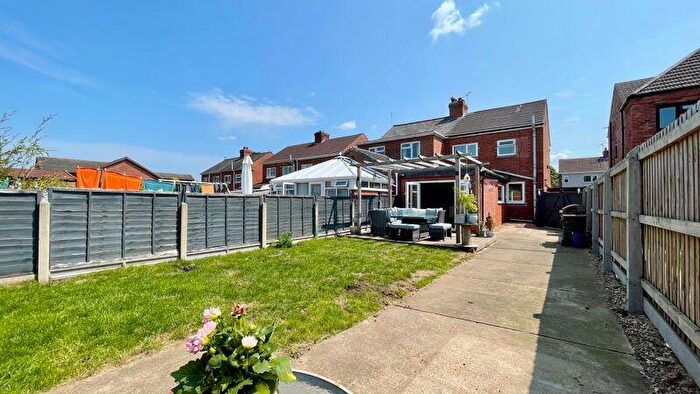 2 Bedroom Semi-Detached House For Sale In St. Helens Avenue, Lincoln, LN6