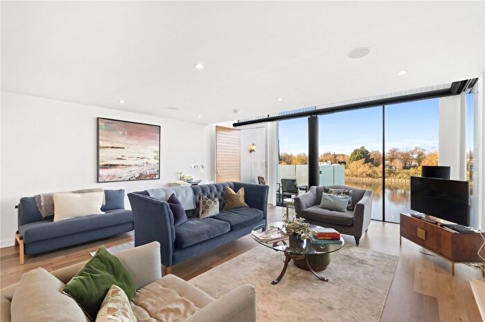 2 Bedroom Flat For Sale In Lonsdale Road, Barnes Village, London, SW13