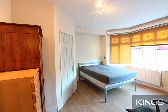 5 Bedroom Semi-Detached House To Rent In Woodmill Lane, SO18