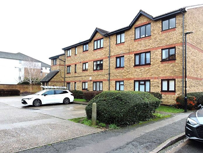 1 Bedroom Flat For Sale In Celadon Close, Enfield, EN3