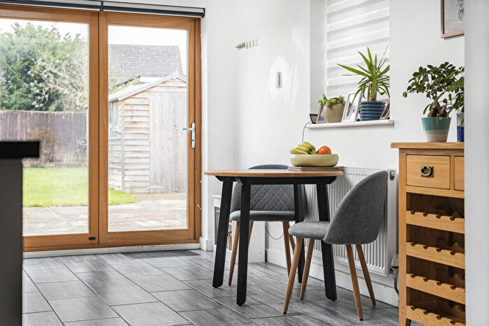 3 Bedroom End Of Terrace House For Sale In Cherwell Avenue, Kidlington, OX5