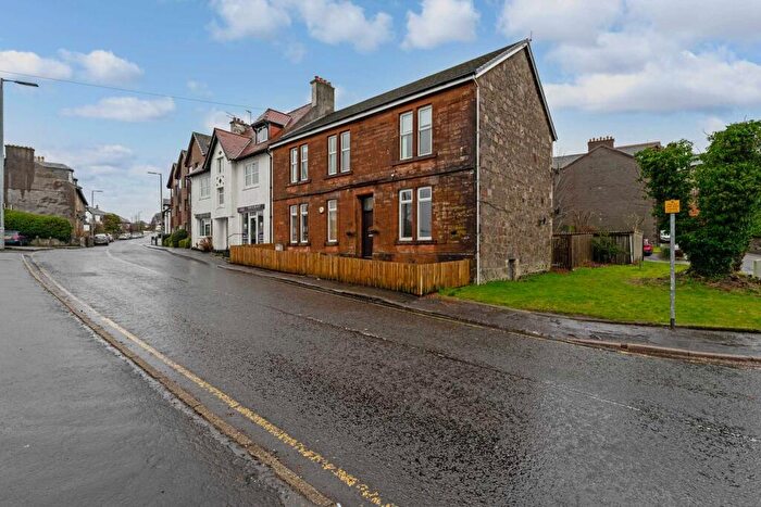 3 Bedroom Flat To Rent In High Street, Kilmacolm, PA13