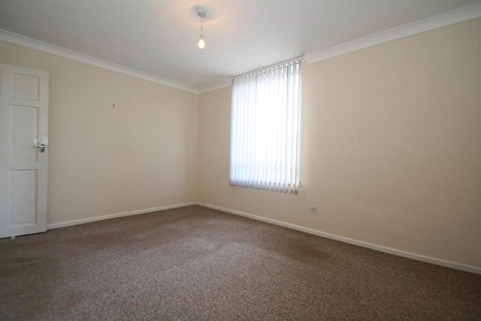 2 Bedroom Apartment To Rent In Chalkwell Avenue, Westcliff-On-Sea, SS0