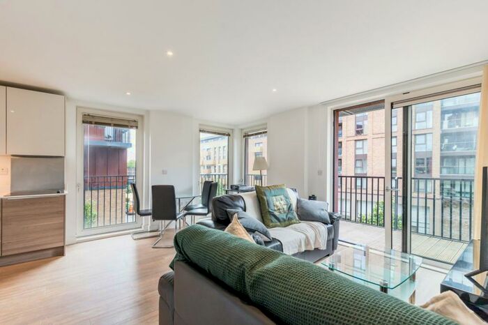 2 Bedroom Apartment To Rent In Whiting Way, London, SE16