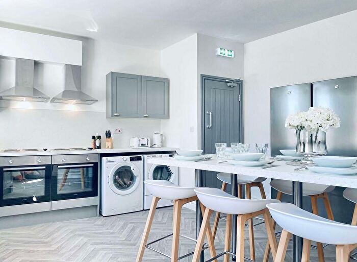 6 Bedroom End Of Terrace House For Sale In Edward Street, Great Houghton, Barnsley, S72