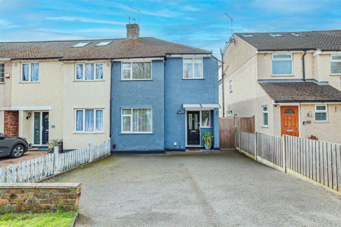 3 Bedroom End Of Terrace House For Sale In Belswains Lane, Hemel Hempstead, HP3