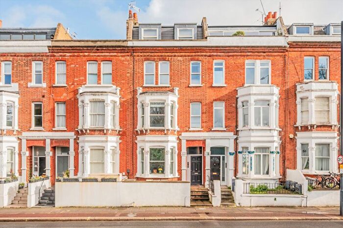 2 Bedroom Flat For Sale In Fulham Palace Road, London, SW6