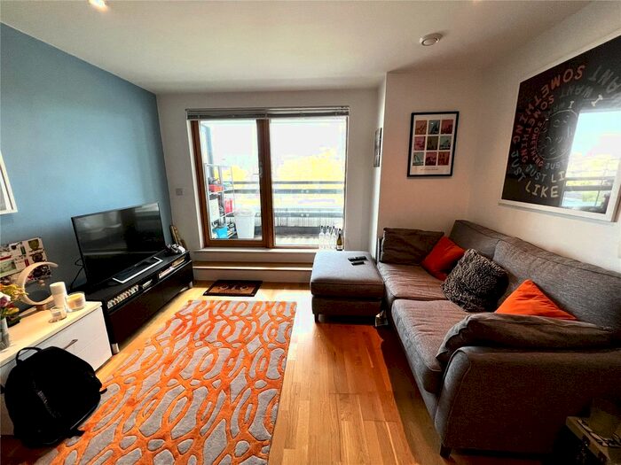 2 Bedroom Flat To Rent In Marsh Lane, Leeds, West Yorkshire, LS9