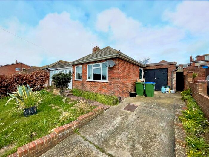 3 Bedroom Bungalow To Rent In Wicklands Avenue, Saltdean, Brighton, BN2