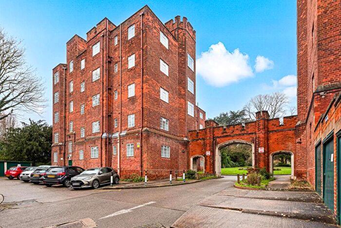 2 Bedroom Apartment For Sale In Stoneygate Court, Leicester, LE2