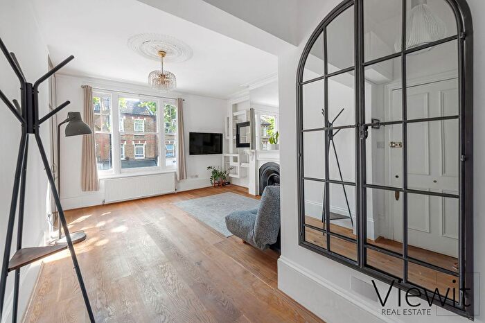 2 Bedroom Flat To Rent In Wandsworth Bridge Road, Parsons Green, London, SW6