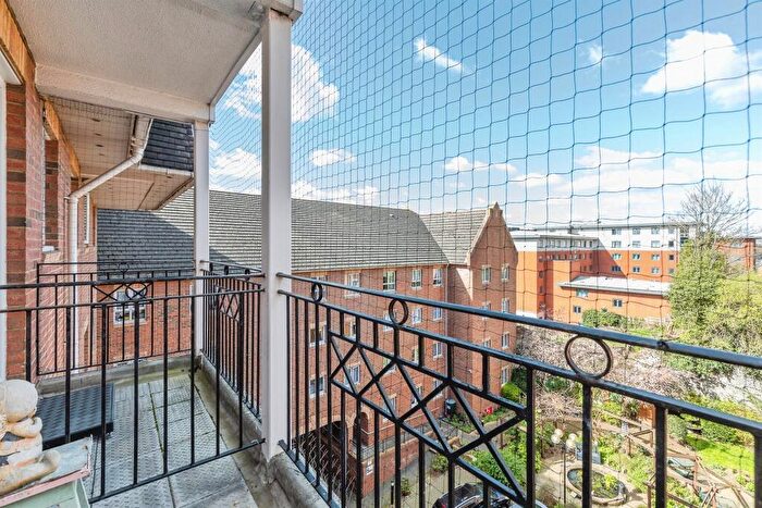 1 Bedroom Flat For Sale In High Street, Chatham, ME4