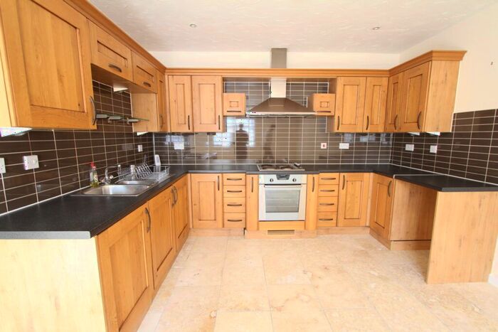 2 Bedroom Flat To Rent In Peoples Place, Warwick Road, Banbury, Oxon, OX16