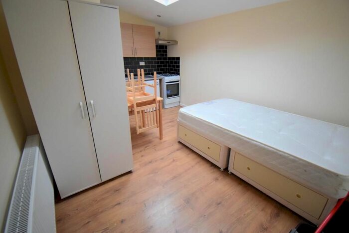 Studio To Rent In Aylmer Road, Leytonstone, London, E11