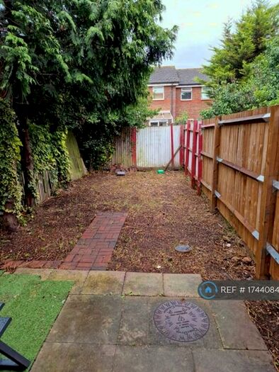 2 Bedroom End Of Terrace House To Rent In Pheasant Close, London, E16